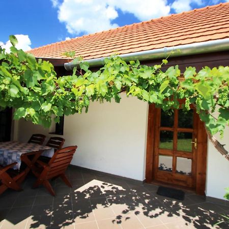 Lugas Vendégház Felsőtold Exterior foto